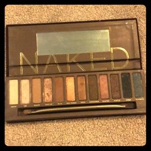 Eye shadow pallet